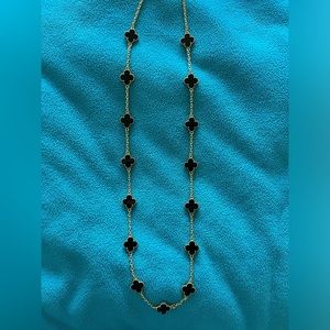 Black and gold quatrefoil necklce